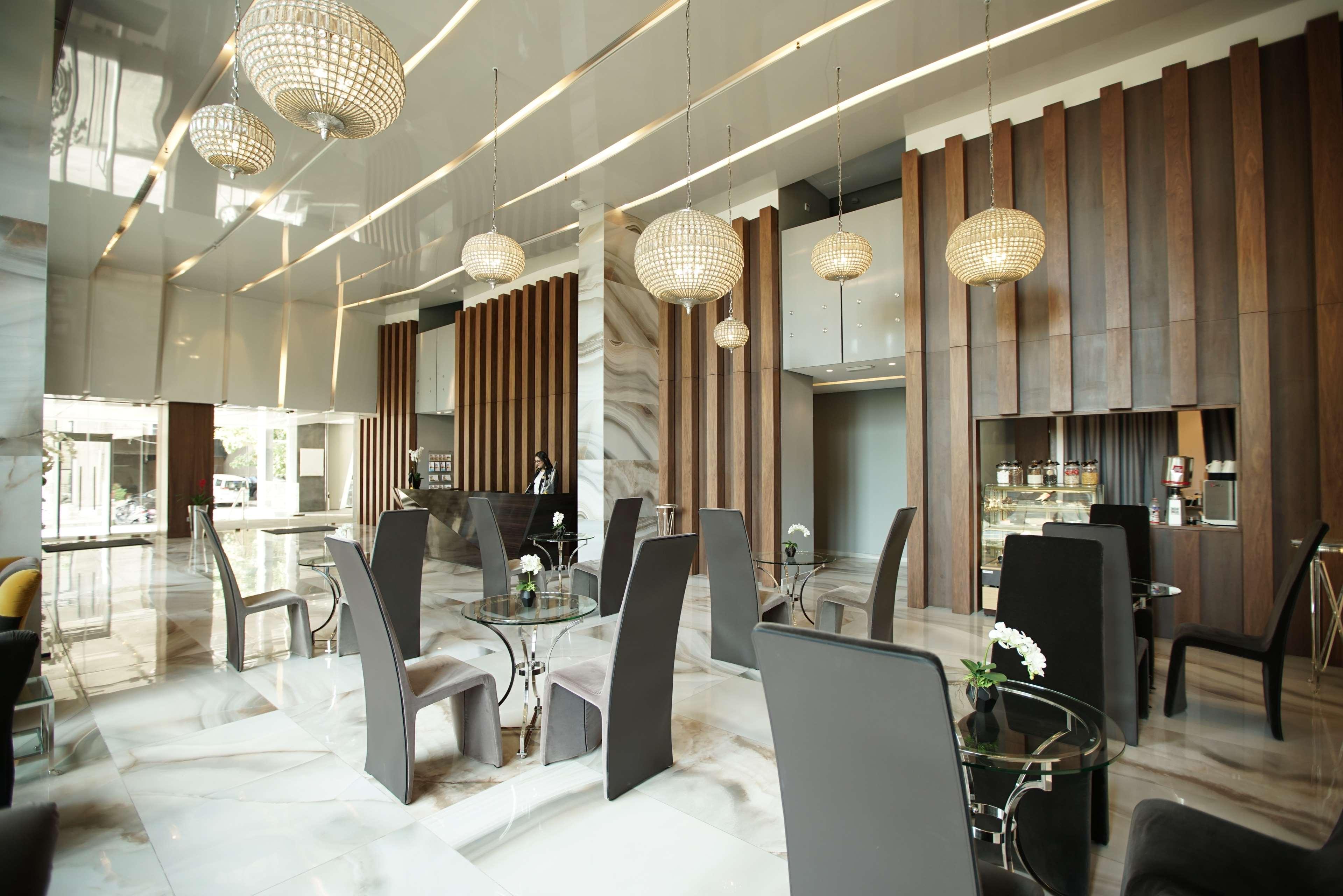 Royal Tulip Achrafieh Hotel Beirut Exterior foto