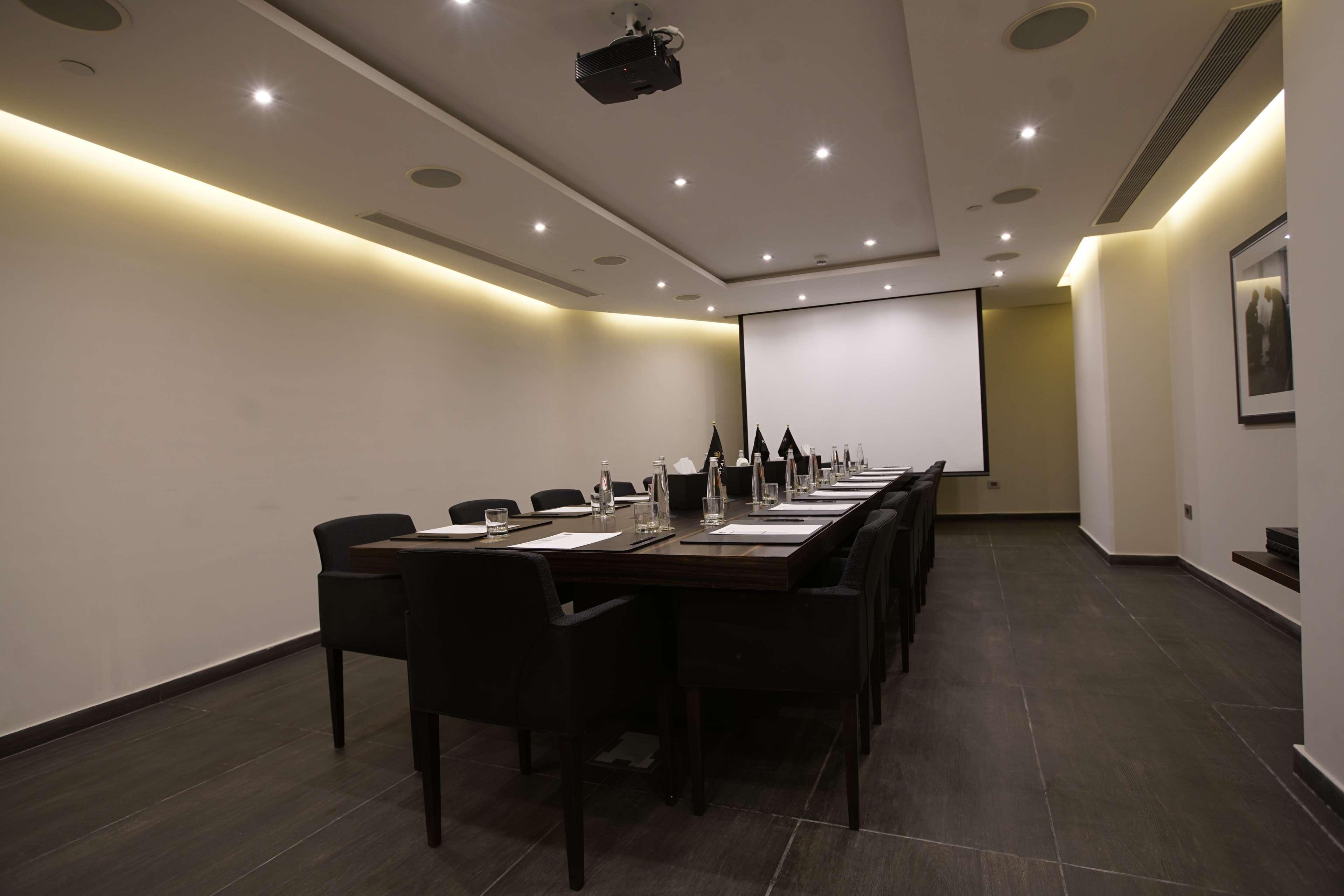 Royal Tulip Achrafieh Hotel Beirut Exterior foto