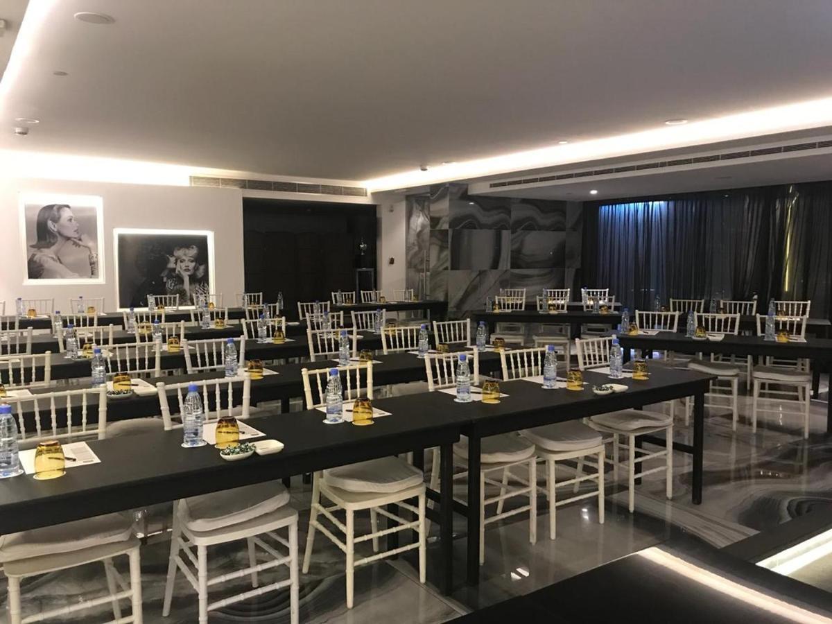 Royal Tulip Achrafieh Hotel Beirut Exterior foto