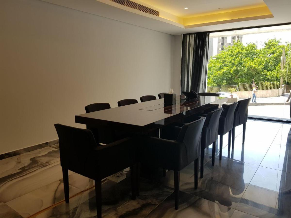 Royal Tulip Achrafieh Hotel Beirut Exterior foto